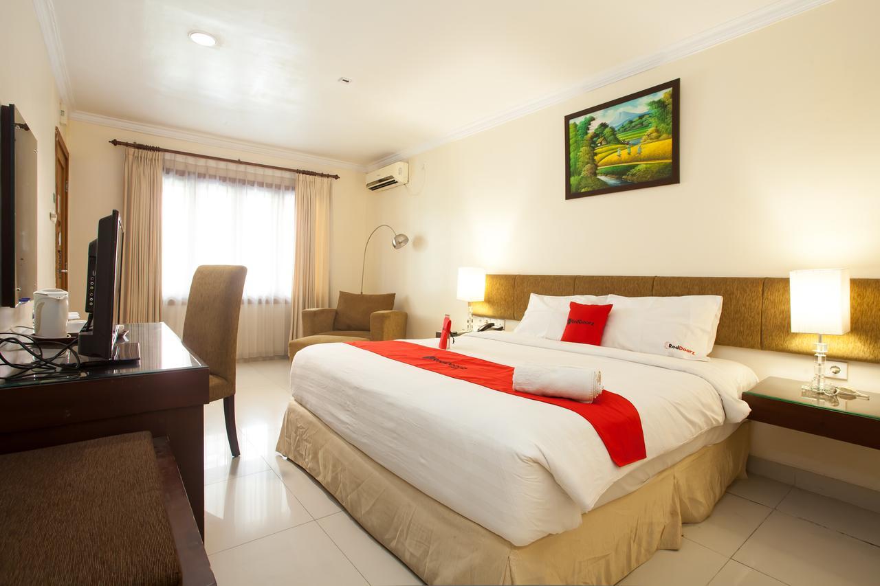 Reddoorz Premium @ Raya Nginden Hotel Wonotjolo Eksteriør billede