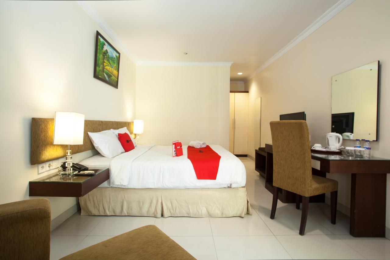 Reddoorz Premium @ Raya Nginden Hotel Wonotjolo Eksteriør billede