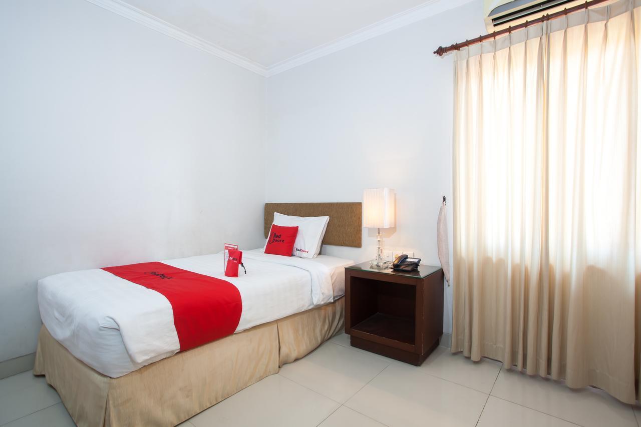 Reddoorz Premium @ Raya Nginden Hotel Wonotjolo Eksteriør billede