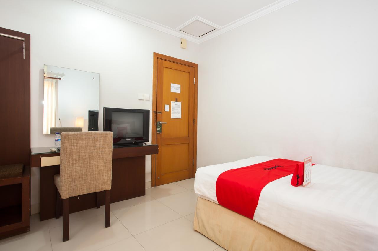 Reddoorz Premium @ Raya Nginden Hotel Wonotjolo Eksteriør billede