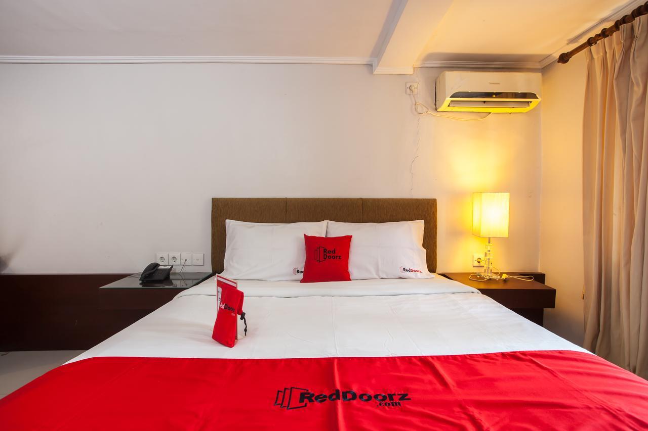 Reddoorz Premium @ Raya Nginden Hotel Wonotjolo Eksteriør billede