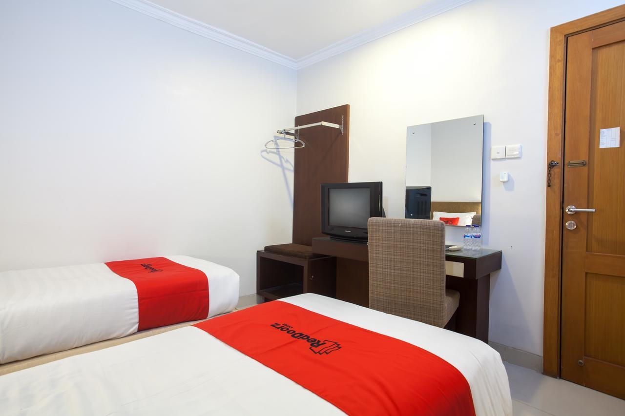 Reddoorz Premium @ Raya Nginden Hotel Wonotjolo Eksteriør billede